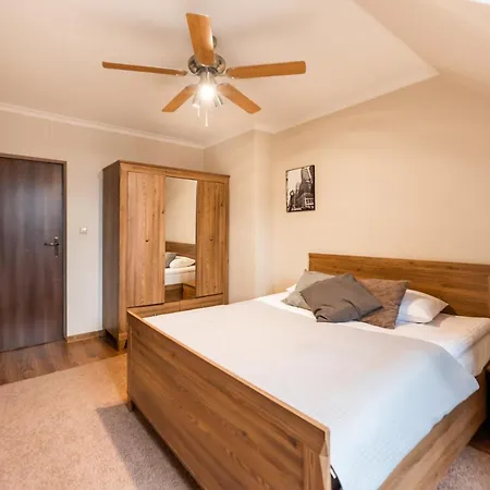 Old Town Market Place Penthouse דירה