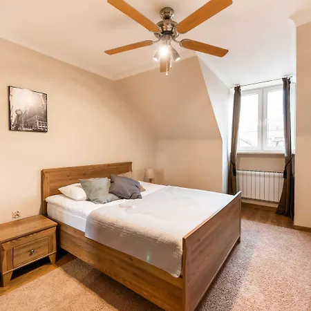 Old Town Market Place Penthouse By Bookinghost *