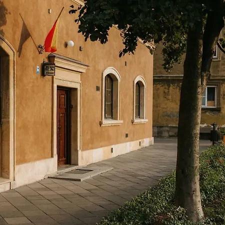Old Town Market Place Penthouse Apartman *