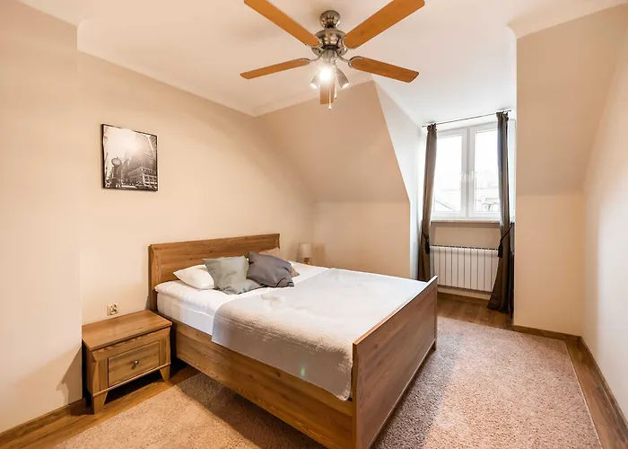 Old Town Market Place Penthouse By Bookinghost *